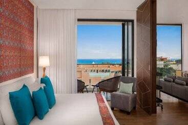 The Fives Downtown Hotel & Residences, Curio Collection by Hilton