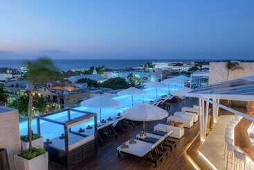 The Fives Downtown Hotel & Residences, Curio Collection by Hilton