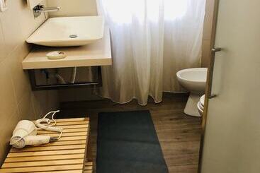 هتل B&b Degli Artisti Suite