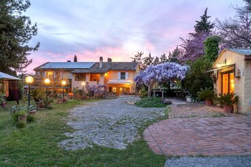 هتل B&b Glicine