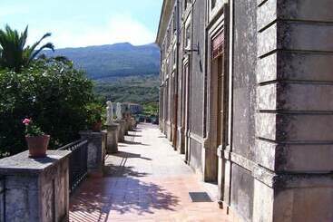 هتل Etna Wine Agriturismo