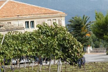 هتل Etna Wine Agriturismo