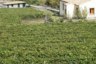 هتل Etna Wine Agriturismo