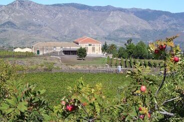 هتل Etna Wine Agriturismo