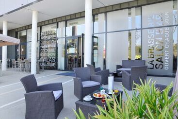 هتل Golden Tulip Pornic Suites