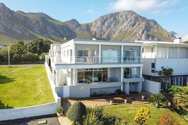 هتل Hermanus Beachfront Lodge   Solar Power