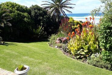 هتل Hermanus Beachfront Lodge   Solar Power