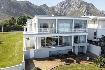 هتل Hermanus Beachfront Lodge   Solar Power