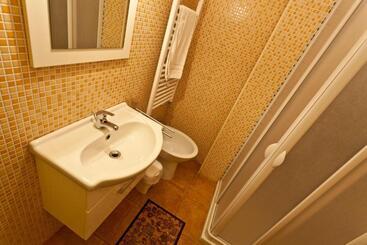 هتل Ladybianca Apartment & Rooms