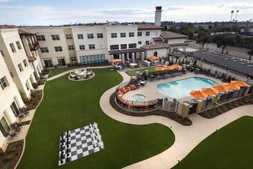هتل Residence Inn By Marriott Santa Barbara Goleta