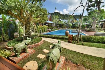 هتل The Nine Thipthara Klongson Resort