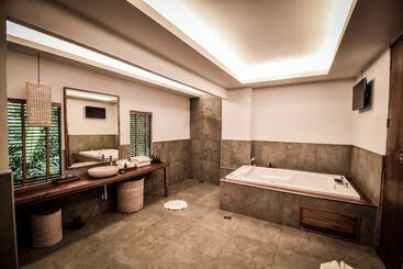 هتل The Nine Thipthara Klongson Resort
