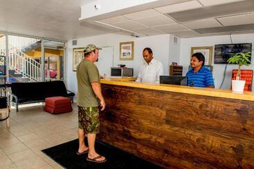 Lakeview Motel