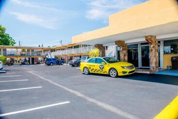 Lakeview Motel