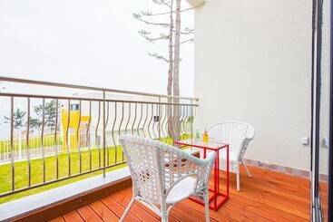 Sea & Pine Pension