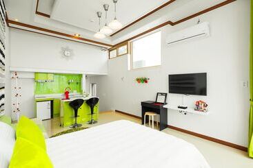 Sea & Pine Pension