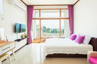 Sea & Pine Pension