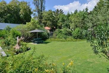 پانسیون Sand River Guest House