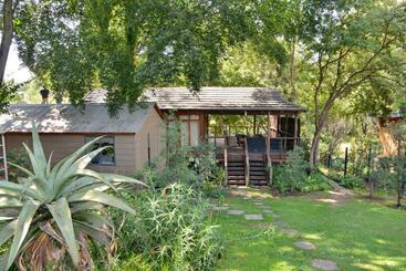 پانسیون Sand River Guest House