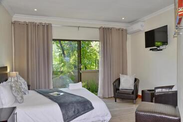 پانسیون Sand River Guest House