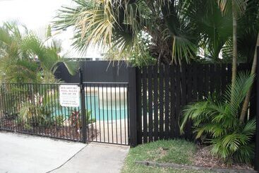 Cool Palms Motel