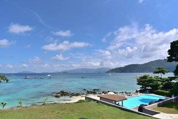 هتل Asara Private Beach Resort