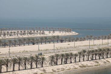 هتل Golden Tulip Al Khobar Suites
