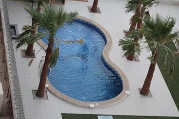 هتل Golden Tulip Al Khobar Suites