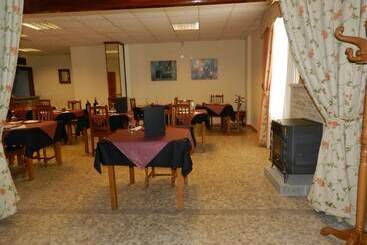 هتل Hostal O Cristo