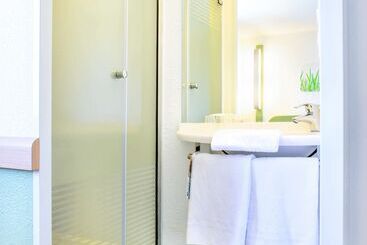 هتل Ibis Budget Valenciennes Petiteforet