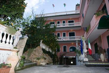 هتل Sottovento