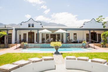 پانسیون Mont D'or Franschhoek