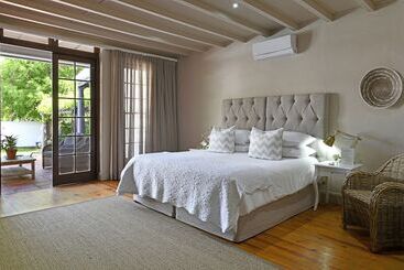 پانسیون Mont D'or Franschhoek