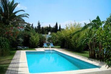 استراحتگاه Bungalows Puravida