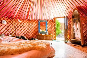 استراحتگاه Eco Village Finca De Arrieta   Yurts And Stone Cottages   Shared Pool   Walking Distance To Arrieta