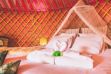 استراحتگاه Eco Village Finca De Arrieta   Yurts And Stone Cottages   Shared Pool   Walking Distance To Arrieta