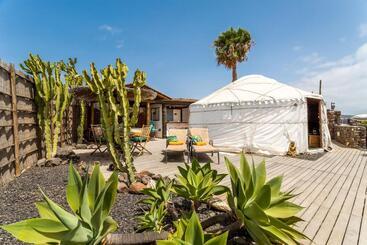 استراحتگاه Eco Village Finca De Arrieta   Yurts And Stone Cottages   Shared Pool   Walking Distance To Arrieta