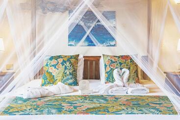 استراحتگاه Eco Village Finca De Arrieta   Yurts And Stone Cottages   Shared Pool   Walking Distance To Arrieta