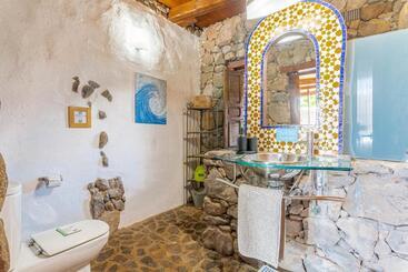 استراحتگاه Eco Village Finca De Arrieta   Yurts And Stone Cottages   Shared Pool   Walking Distance To Arrieta