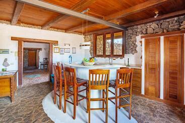 استراحتگاه Eco Village Finca De Arrieta   Yurts And Stone Cottages   Shared Pool   Walking Distance To Arrieta