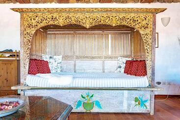 استراحتگاه Eco Village Finca De Arrieta   Yurts And Stone Cottages   Shared Pool   Walking Distance To Arrieta