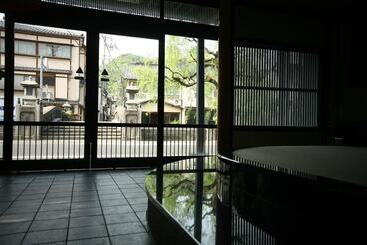 ریوکان Kinosaki Onsen Kawaguchiya Honkan