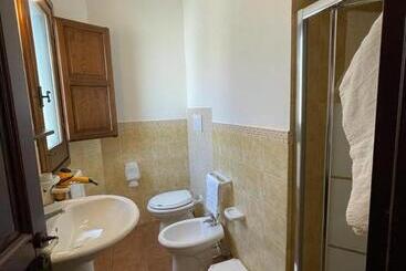 تختخواب و صبحانه Ai Dammusi Rooms