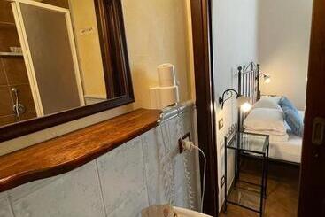 تختخواب و صبحانه Ai Dammusi Rooms