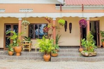 تختخواب و صبحانه Alpha Country Motel