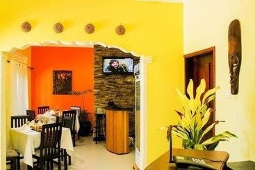 تختخواب و صبحانه Alpha Country Motel