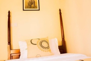 تختخواب و صبحانه Alpha Country Motel