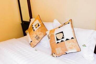 تختخواب و صبحانه Alpha Country Motel