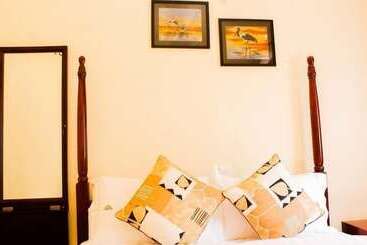 تختخواب و صبحانه Alpha Country Motel