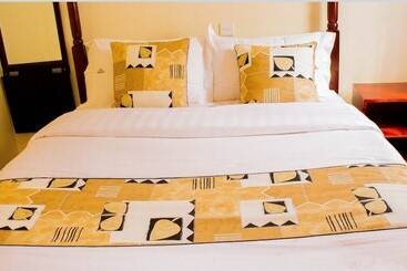 تختخواب و صبحانه Alpha Country Motel
